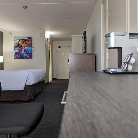Best Western Plus Toronto Airport Hotel Mississauga Exteriör bild