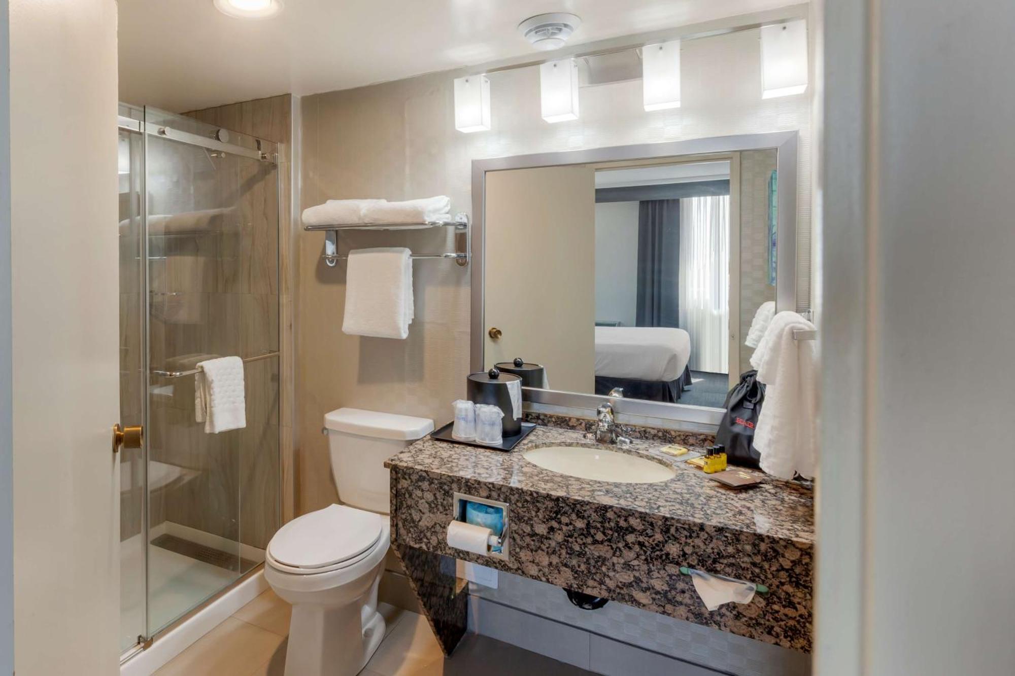 Best Western Plus Toronto Airport Hotel Mississauga Exteriör bild