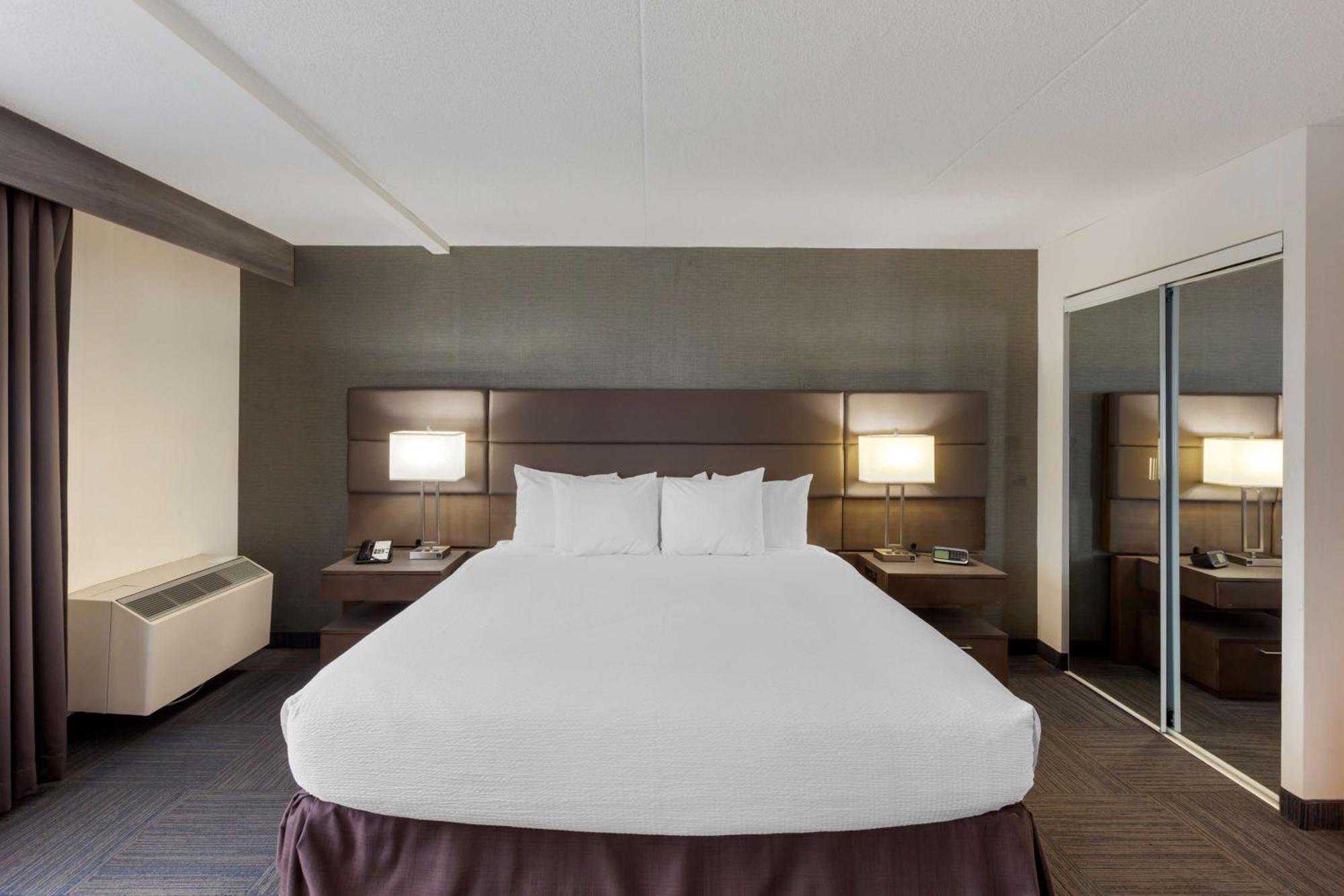Best Western Plus Toronto Airport Hotel Mississauga Exteriör bild