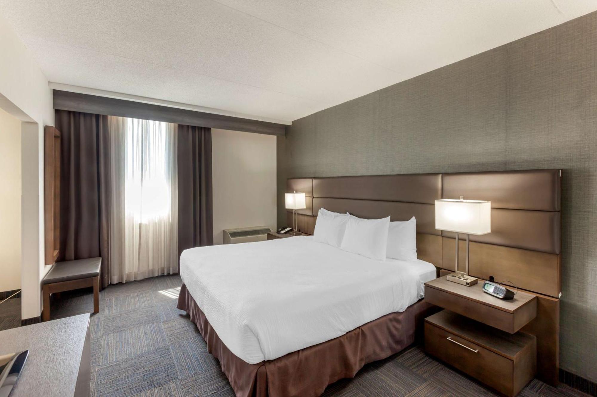 Best Western Plus Toronto Airport Hotel Mississauga Exteriör bild